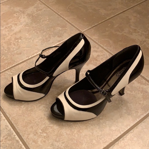 Starlet by Carlos Santa - Picture 2 of 6